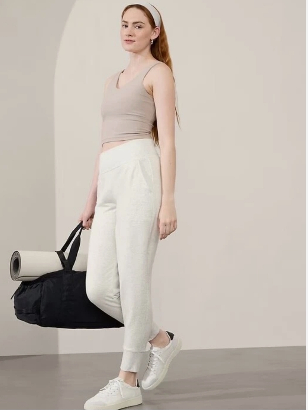 NWT Athleta Coaster LUXE High Rise Jogger in Fog Size Small PETITE